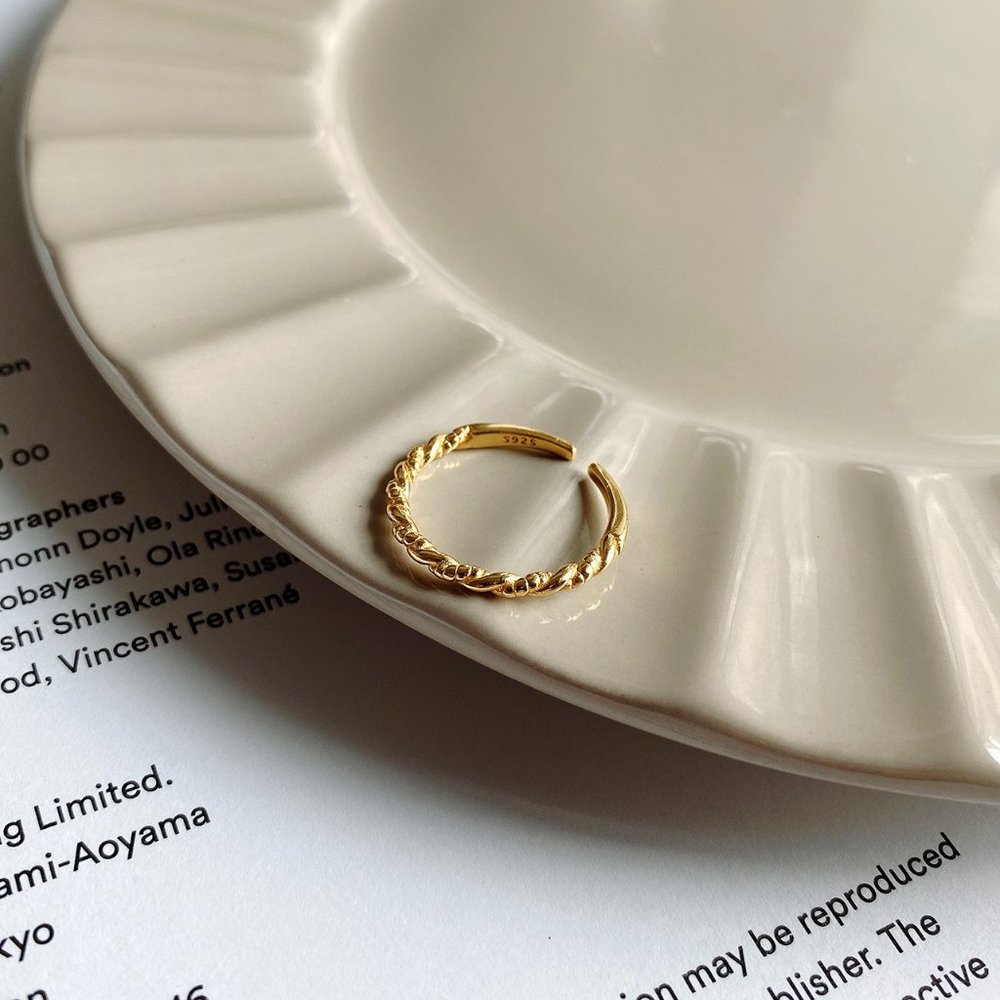 LAST ONE 💖18K Gold plated Twisted Golden Ring - Picture 3 of 8